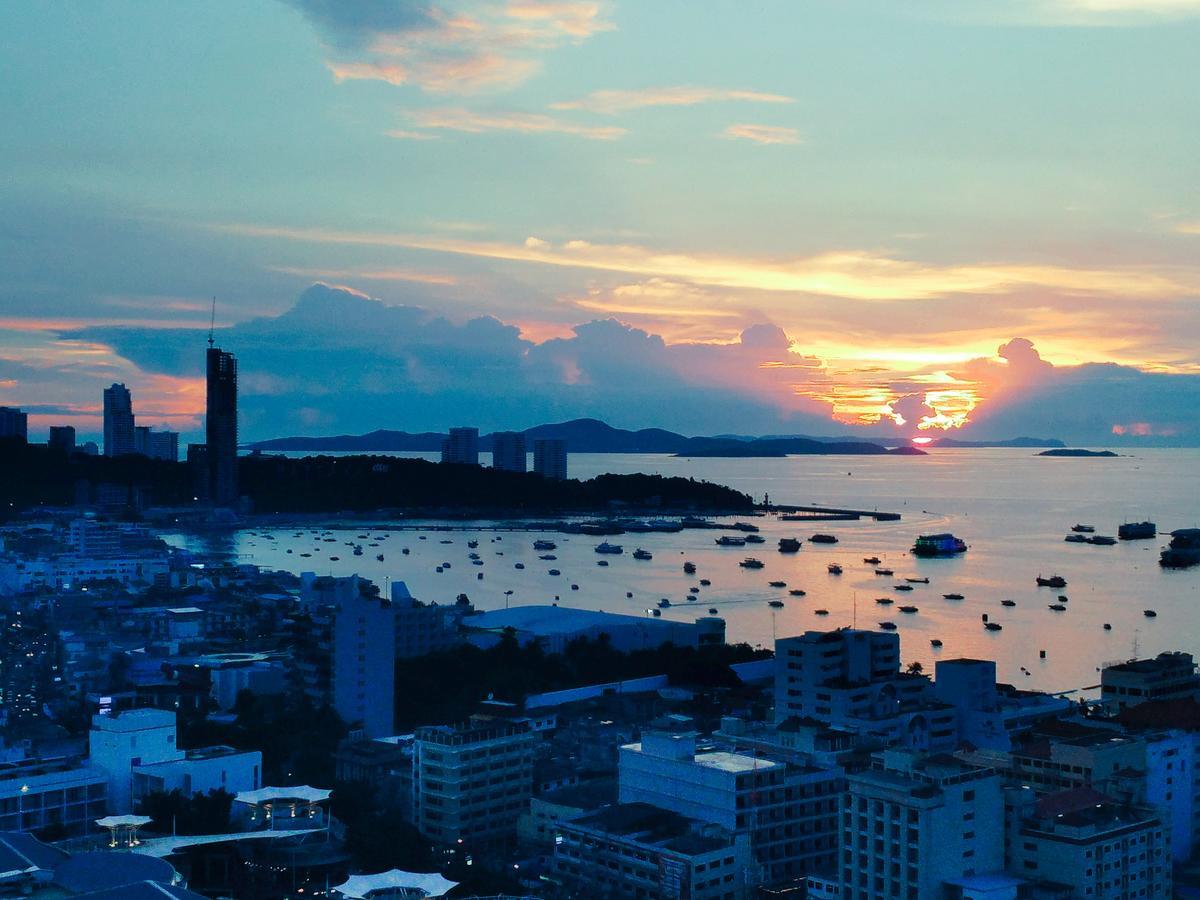 The Base Pattaya 芭提雅基地公寓 Экстерьер фото