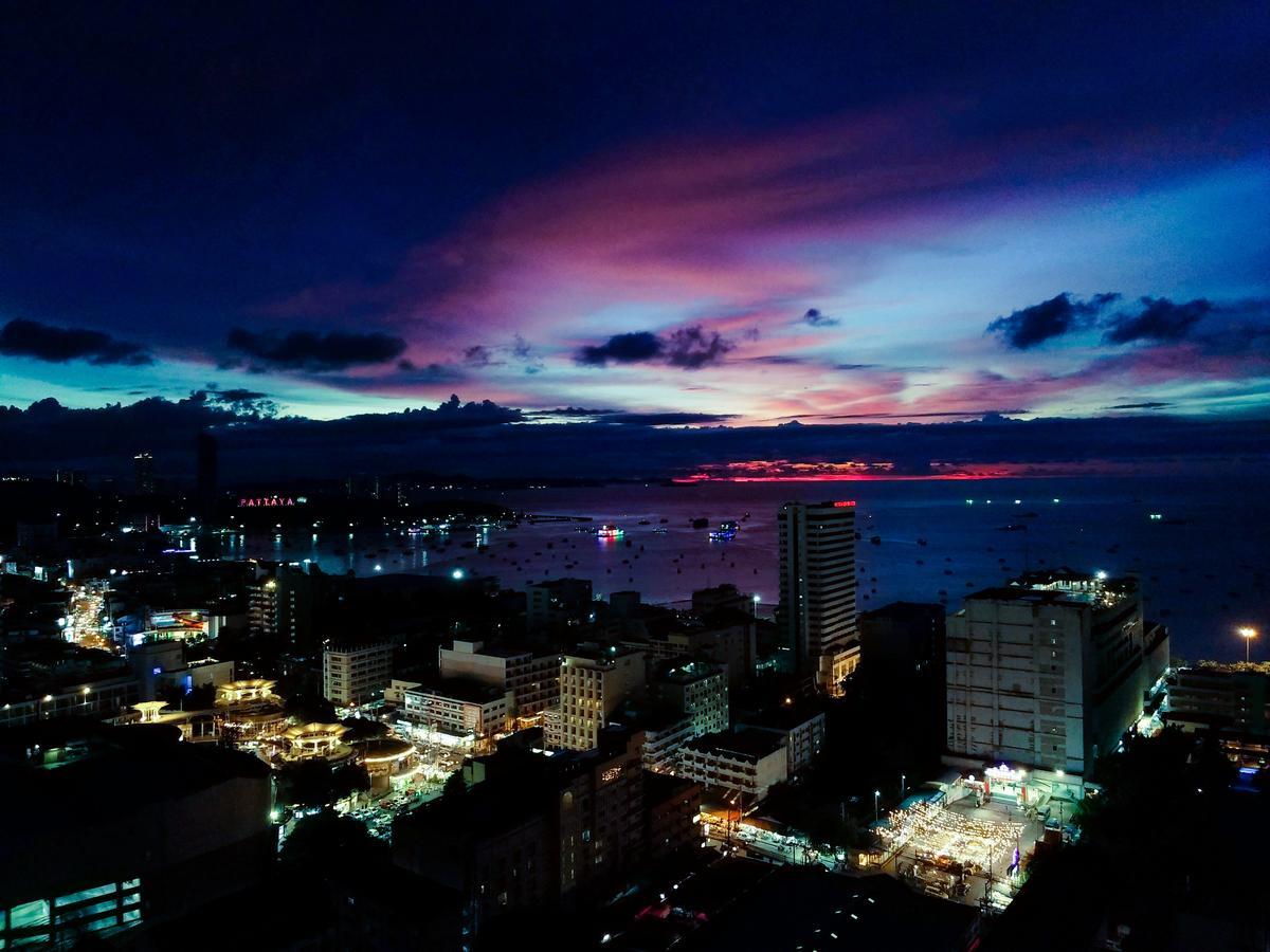 The Base Pattaya 芭提雅基地公寓 Экстерьер фото